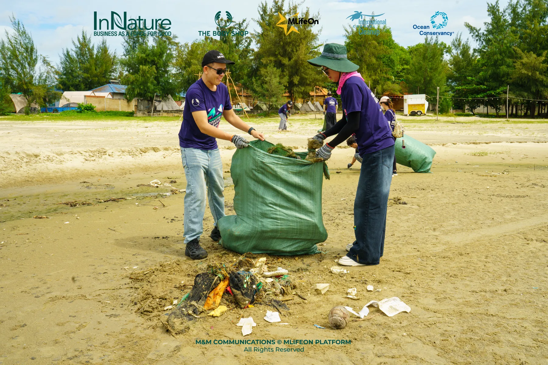 More than 200 volunteers joined hands to clean up Phuoc Tinh Beach.