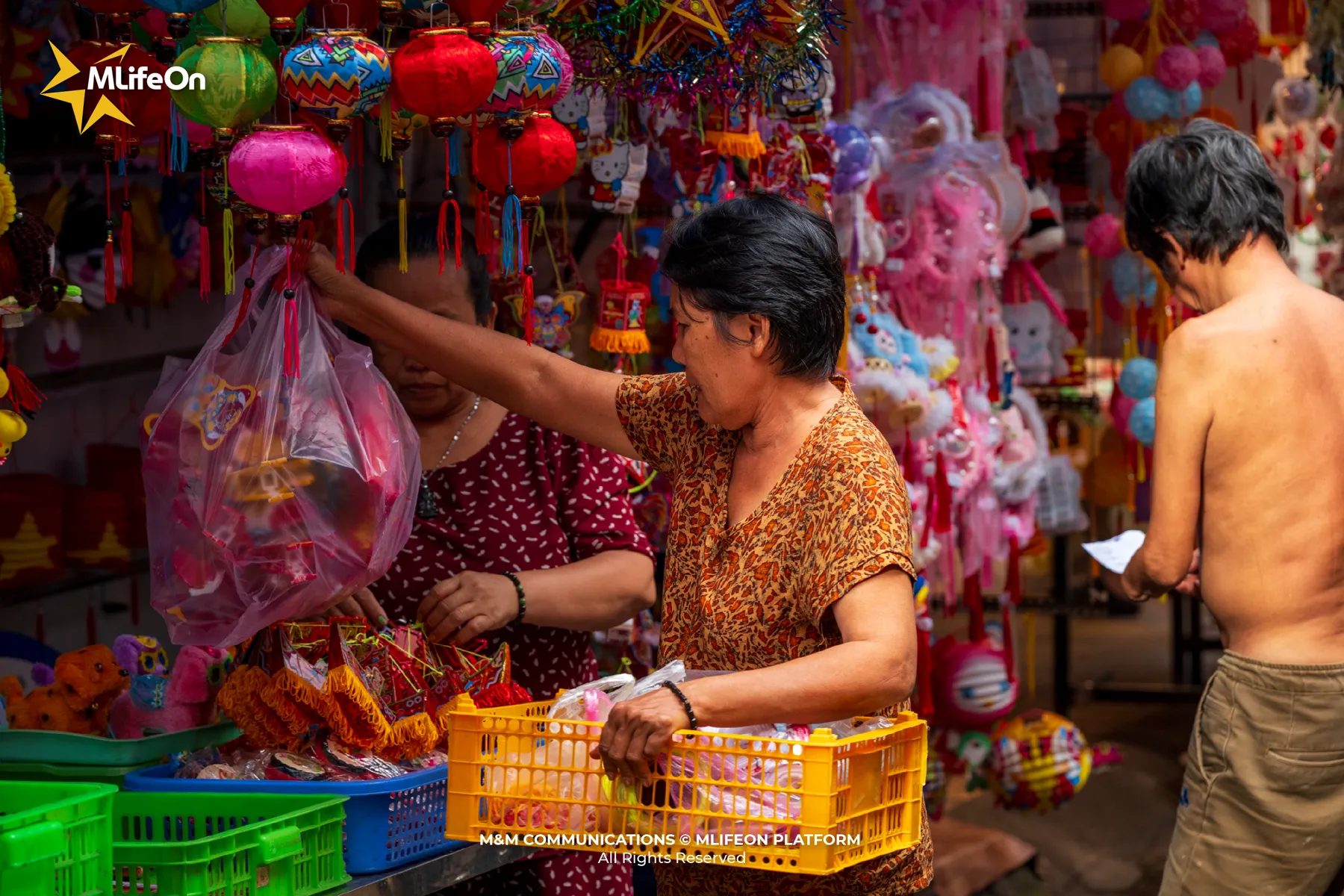 MLIFEON_SOCIAL_T11_NGUOI SAI GON HAO SANG_BO SUNG-01.jpg